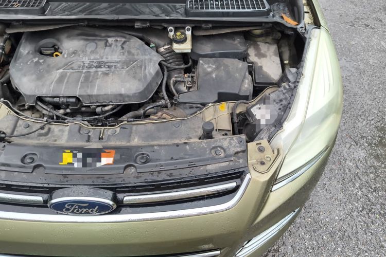 Used Ford Kuga 2013 1.6L GTDi Two-Wheel-Drive Trend Model Engine Bay Left