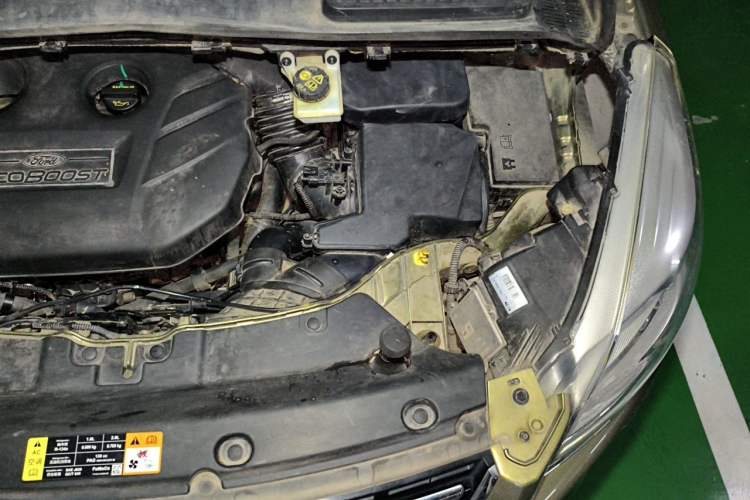 Used Ford Kuga 2013 2.0L GTDi Four-Wheel Drive Premium Model Engine Bay Left