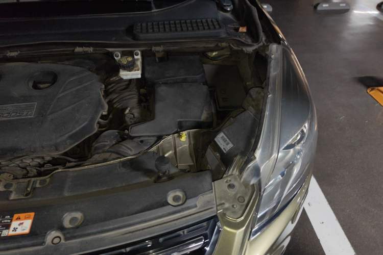 Used Ford Kuga 2013 2.0L GTDi Four-Wheel Drive Premium Model Engine Bay Left