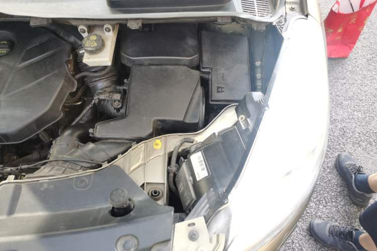 Used Ford Kuga 2013 2.0L GTDi Four-Wheel-Drive Sport Model Engine Bay Left