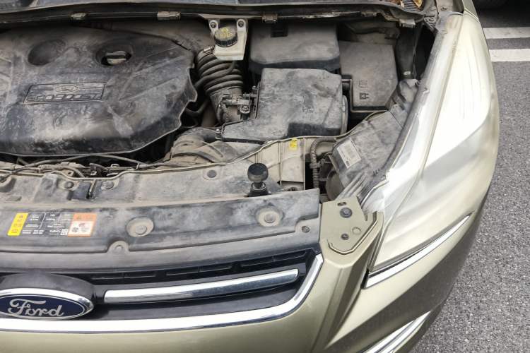 Used Ford Kuga 2013 2.0L GTDi Four-Wheel-Drive Elite Model Engine Bay Left