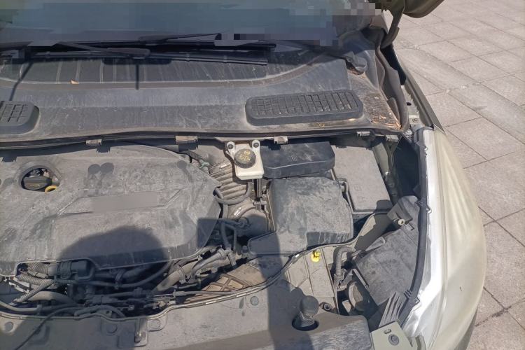 Used Ford Kuga 2013 1.6L GTDi Two-Wheel-Drive Trend Model Engine Bay Left