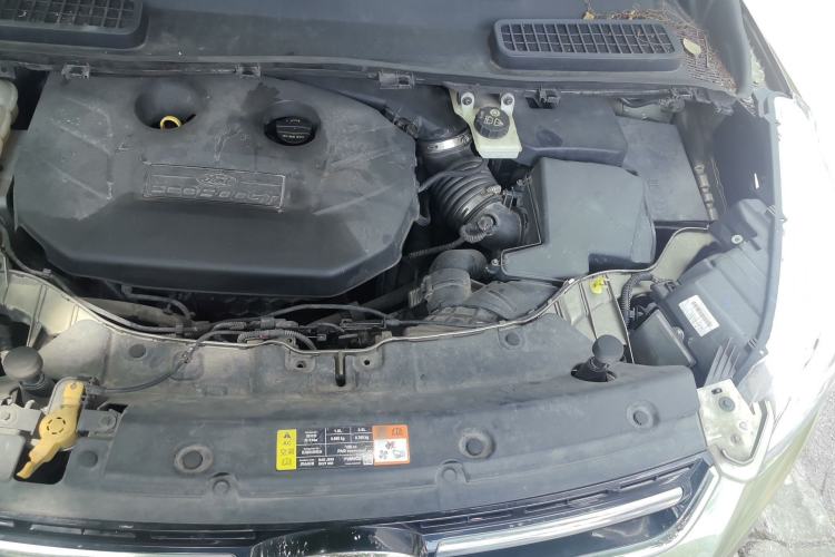 Used Ford Kuga 2013 2.0L GTDi Four-Wheel-Drive Sport Model Engine Bay Left