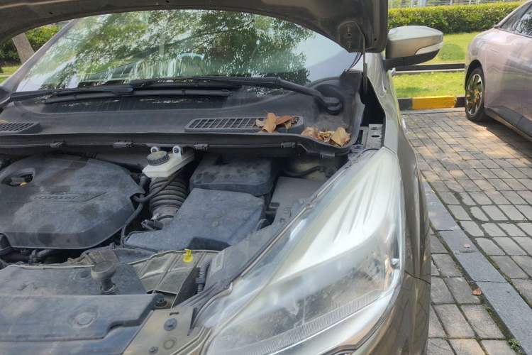 Used Ford Kuga 2013 1.6L GTDi Two-Wheel-Drive Comfort Model Engine Bay Left