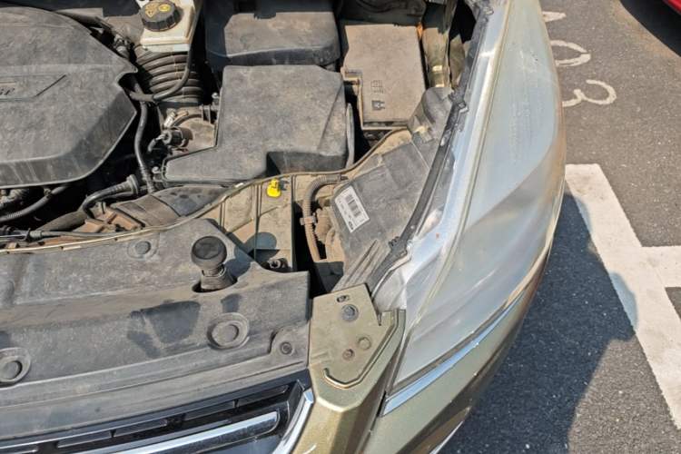 Used Ford Kuga 2013 1.6L GTDi Two-Wheel-Drive Trend Model Engine Bay Left