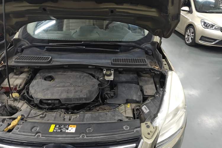 Used Ford Kuga 2013 1.6L GTDi 4x4 Elite Model Engine Bay Left
