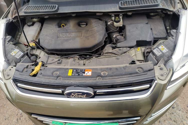 Used Ford Kuga 2013 2.0L GTDi Four-Wheel-Drive Sport Model Engine Bay