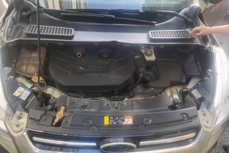 Used Ford Kuga 2013 2.0L GTDi Four-Wheel-Drive Sport Model Engine Bay