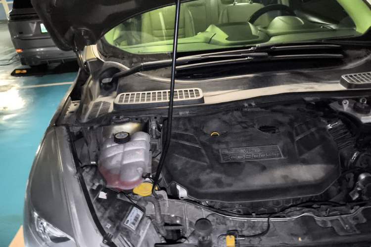 Used Ford Kuga 2013 2.0L GTDi Four-Wheel Drive Premium Model Engine Bay Right