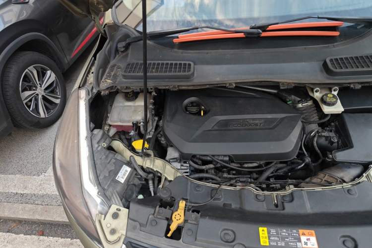 Used Ford Kuga 2013 1.6L GTDi Two-Wheel-Drive Comfort Model Engine Bay Right