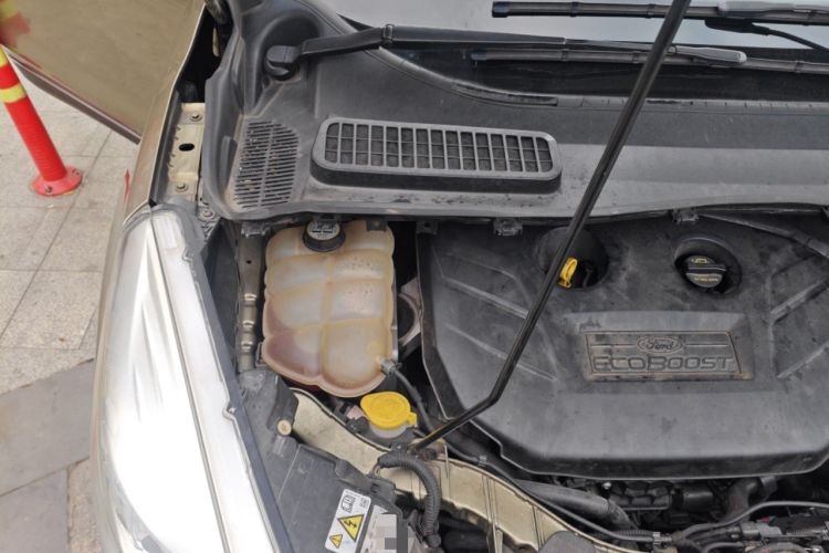 Used Ford Kuga 2013 2.0L GTDi Four-Wheel Drive Premium Model Engine Bay Right