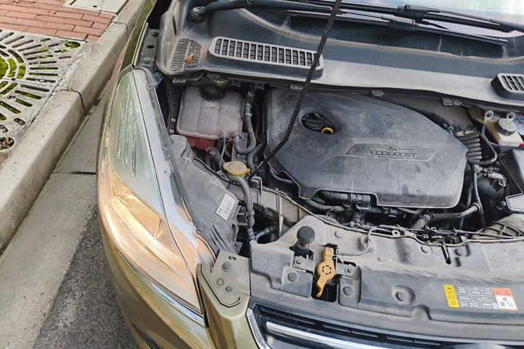 Used Ford Kuga 2013 1.6L GTDi Two-Wheel-Drive Comfort Model Engine Bay Right