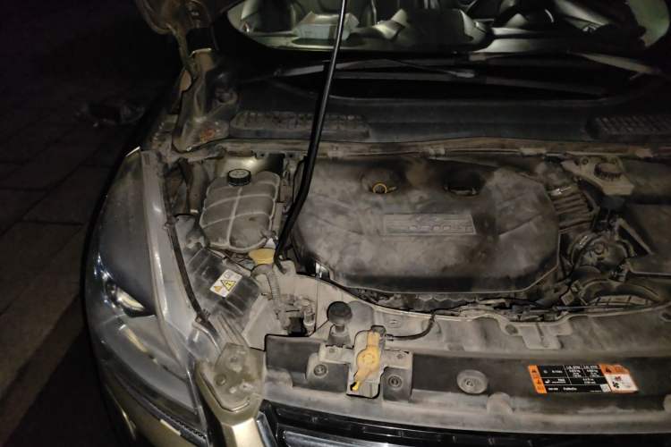 Used Ford Kuga 2013 2.0L GTDi Four-Wheel-Drive Sport Model Engine Bay Right