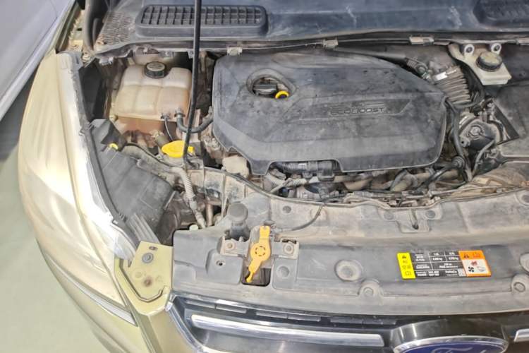Used Ford Kuga 2013 1.6L GTDi Two-Wheel-Drive Trend Model Engine Bay Right