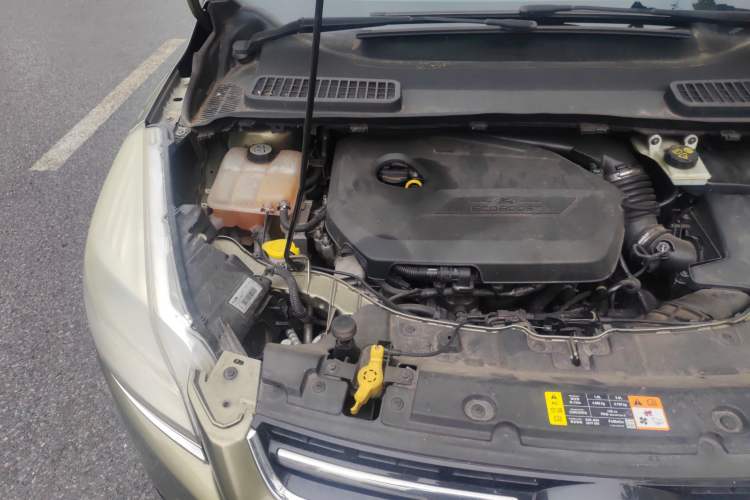 Used Ford Kuga 2013 1.6L GTDi Two-Wheel-Drive Comfort Model Engine Bay Right