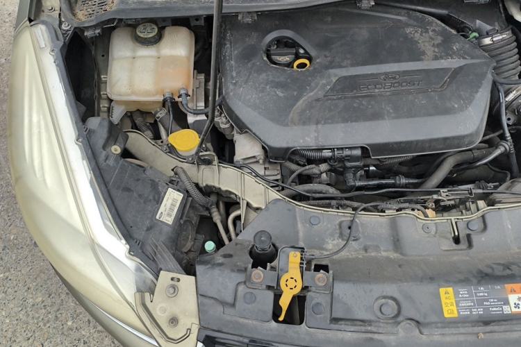 Used Ford Kuga 2013 1.6L GTDi Two-Wheel-Drive Comfort Model Engine Bay Right