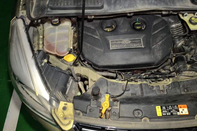 Used Ford Kuga 2013 2.0L GTDi Four-Wheel Drive Premium Model Engine Bay Right