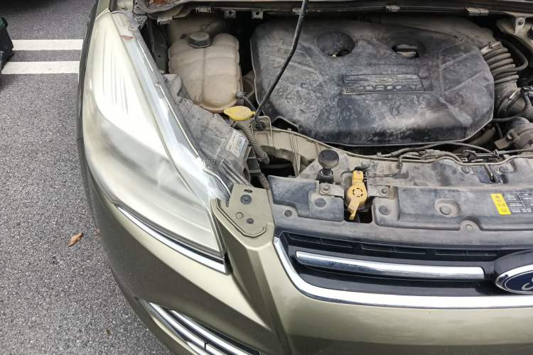 Used Ford Kuga 2013 2.0L GTDi Four-Wheel-Drive Elite Model Engine Bay Right