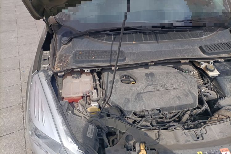 Used Ford Kuga 2013 1.6L GTDi Two-Wheel-Drive Trend Model Engine Bay Right
