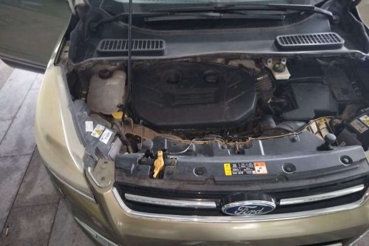 Used Ford Kuga 2013 2.0L GTDi Four-Wheel Drive Premium Model Engine Bay Right