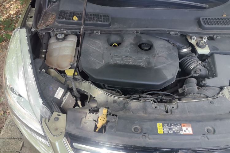 Used Ford Kuga 2013 2.0L GTDi Four-Wheel-Drive Sport Model Engine Bay Right