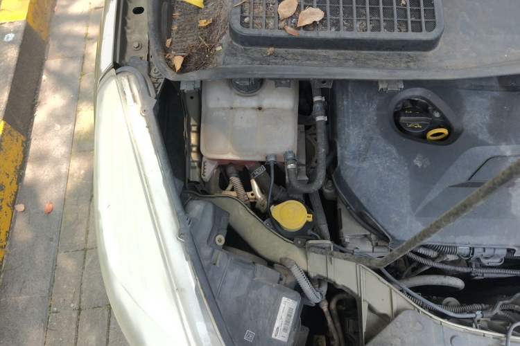 Used Ford Kuga 2013 1.6L GTDi Two-Wheel-Drive Comfort Model Engine Bay Right