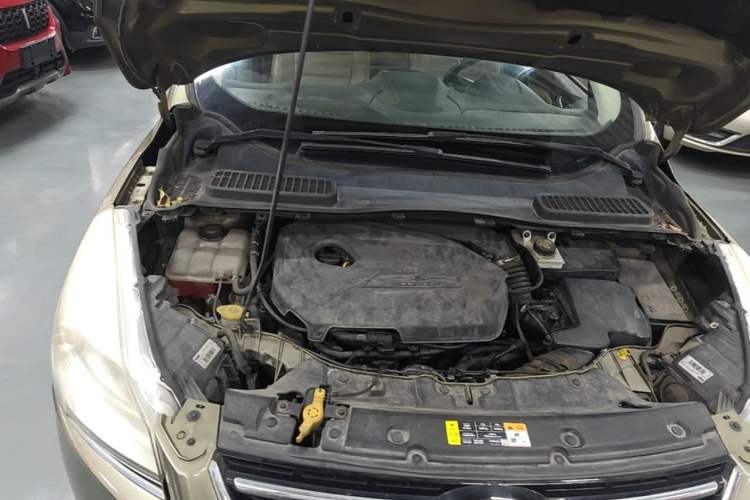 Used Ford Kuga 2013 1.6L GTDi 4x4 Elite Model Engine Bay Right