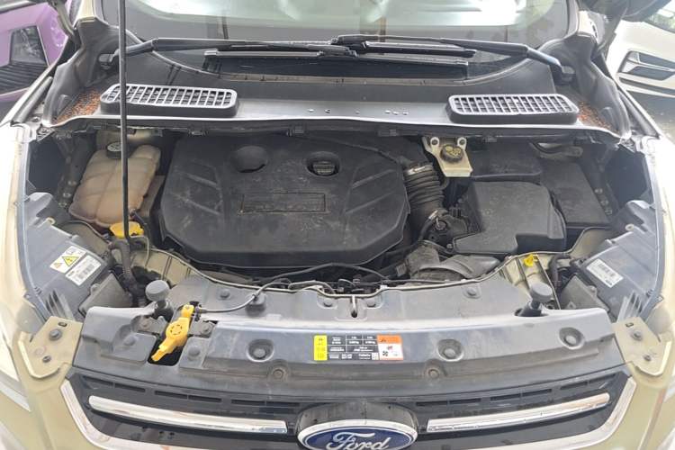Used Ford Kuga 2013 2.0L GTDi Four-Wheel-Drive Sport Model Engine Bay