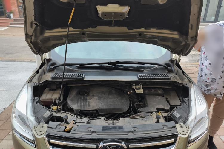 Used Ford Kuga 2013 1.6L GTDi Two-Wheel-Drive Trend Model Engine Bay