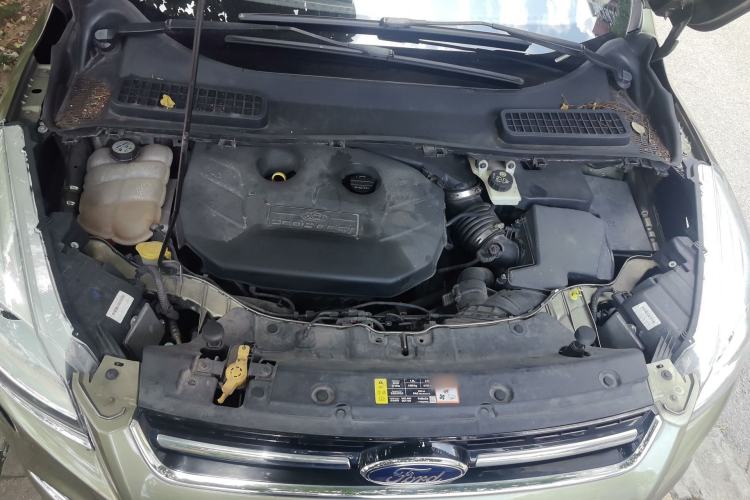 Used Ford Kuga 2013 2.0L GTDi Four-Wheel-Drive Sport Model Engine Bay