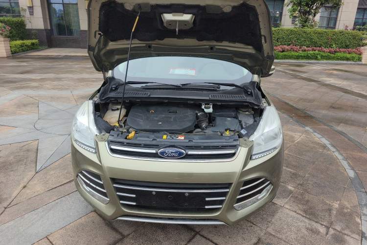 Used Ford Kuga 2013 2.0L GTDi Four-Wheel-Drive Elite Model Engine Bay