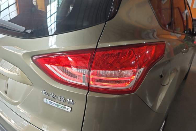 Used Ford Kuga 2013 1.6L GTDi Two-Wheel-Drive Comfort Model Exterior 3