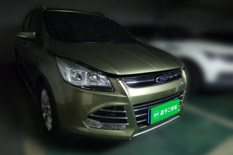 Used Ford Kuga 2013 1.6L GTDi Two-Wheel-Drive Trend Model Front Right 45 Deg