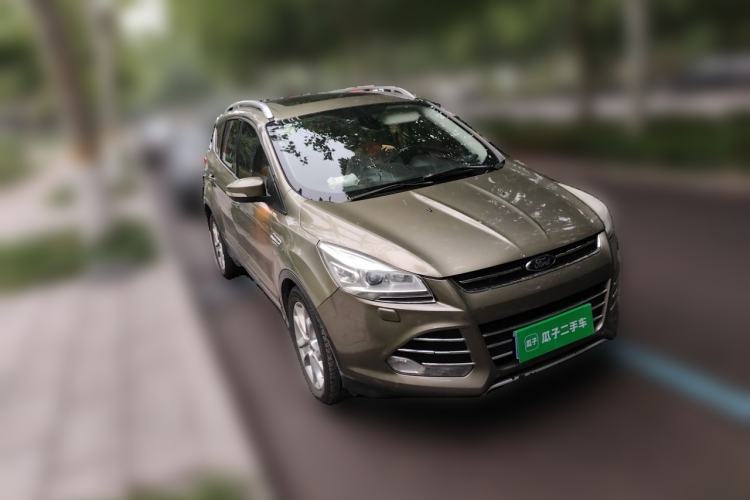 Used Ford Kuga 2013 2.0L GTDi Four-Wheel-Drive Sport Model Front Right 45 Deg