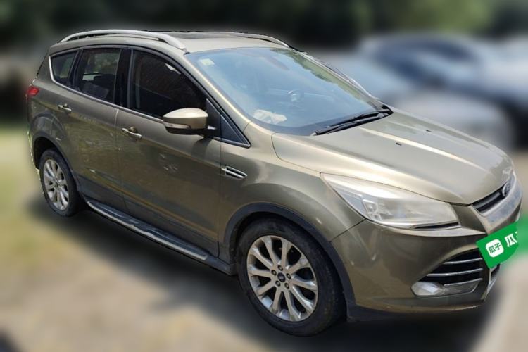 Used Ford Kuga 2013 1.6L GTDi Two-Wheel-Drive Trend Model Front Right 45 Deg