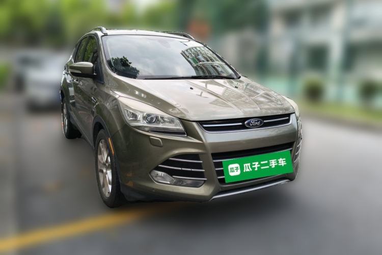 Used Ford Kuga 2013 2.0L GTDi Four-Wheel-Drive Sport Model Front Right 45 Deg