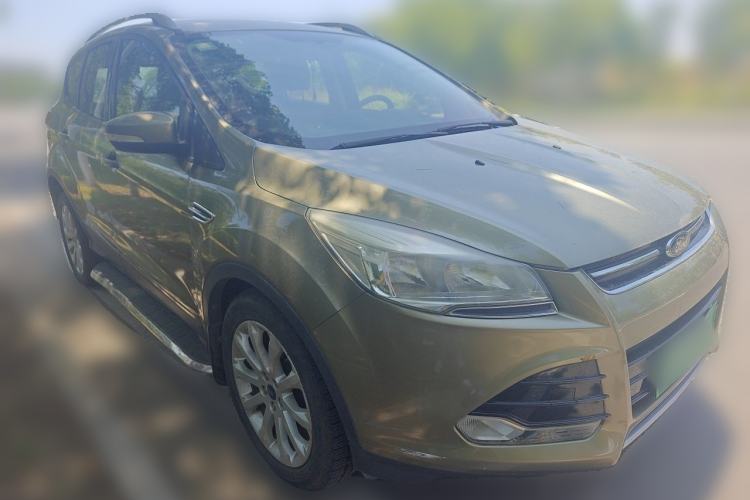 Used Ford Kuga 2013 1.6L GTDi Two-Wheel-Drive Comfort Model Front Right 45 Deg