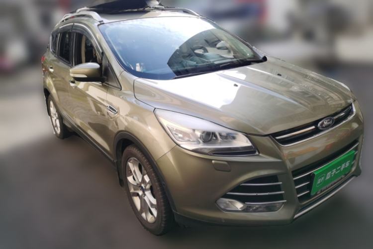 Used Ford Kuga 2013 2.0L GTDi Four-Wheel-Drive Sport Model Front Right 45 Deg