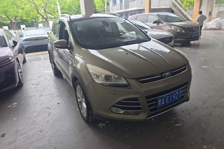 Used Ford Kuga 2013 2.0L GTDi Four-Wheel-Drive Sport Model Front Right 45 Deg