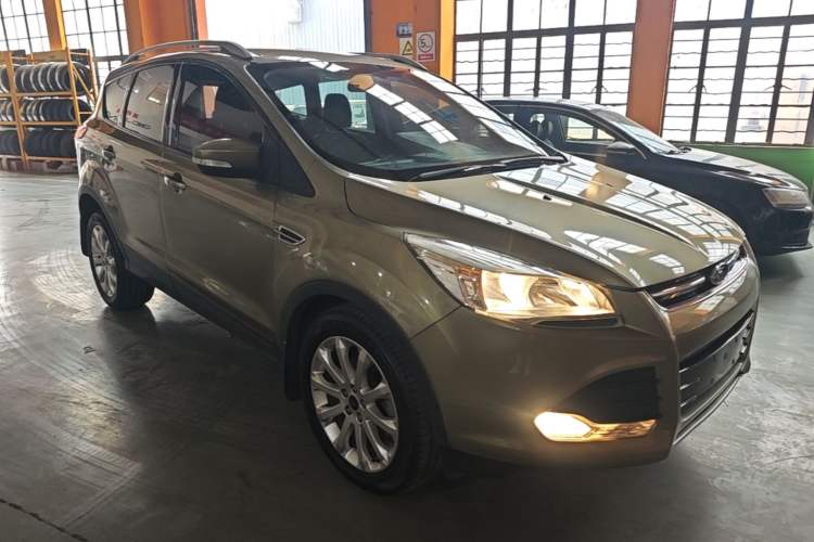 Used Ford Kuga 2013 1.6L GTDi Two-Wheel-Drive Comfort Model Front Right 45 Deg