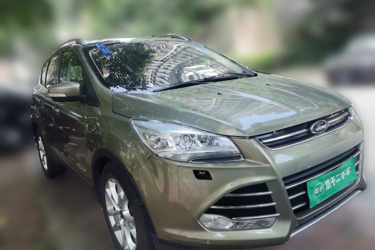 Used Ford Kuga 2013 2.0L GTDi Four-Wheel-Drive Sport Model Front Right 45 Deg