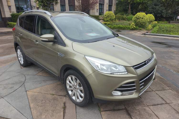 Used Ford Kuga 2013 2.0L GTDi Four-Wheel-Drive Elite Model Front Right 45 Deg