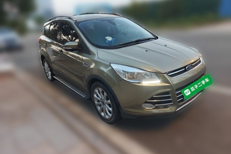 Used Ford Kuga 2013 1.6L GTDi Two-Wheel-Drive Trend Model Front Right 45 Deg