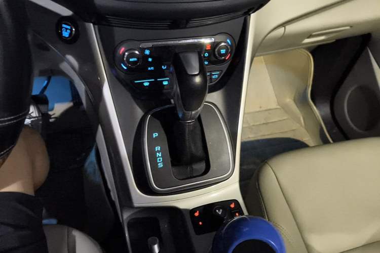 Used Ford Kuga 2013 2.0L GTDi Four-Wheel Drive Premium Model Gear Lever