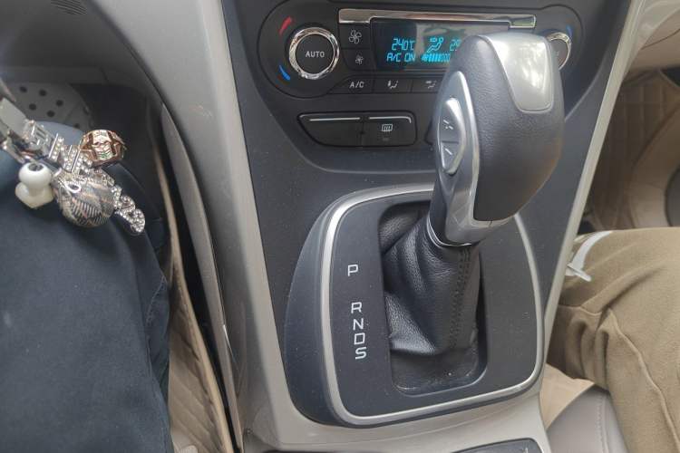 Used Ford Kuga 2013 1.6L GTDi 4x4 Elite Model Gear Lever