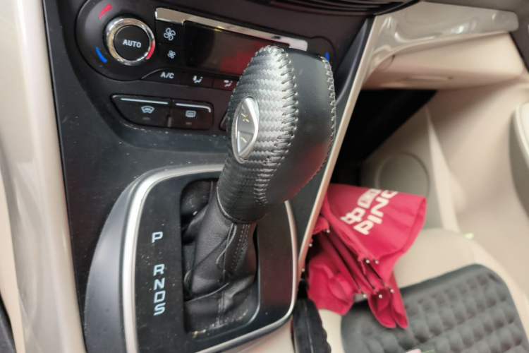 Used Ford Kuga 2013 2.0L GTDi Four-Wheel Drive Premium Model Gear Lever