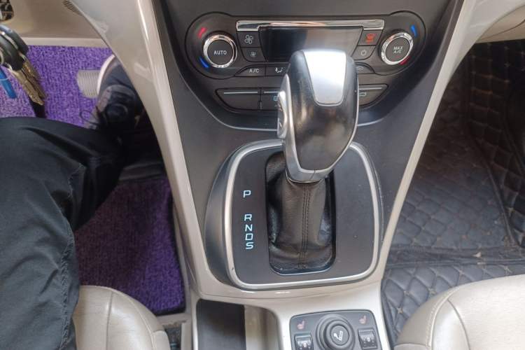 Used Ford Kuga 2013 1.6L GTDi 4x4 Elite Model Gear Lever