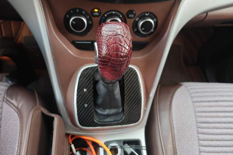 Used Ford Kuga 2013 1.6L GTDi Two-Wheel-Drive Comfort Model Gear Lever