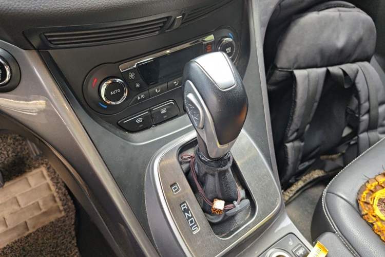 Used Ford Kuga 2013 2.0L GTDi Four-Wheel Drive Premium Model Gear Lever