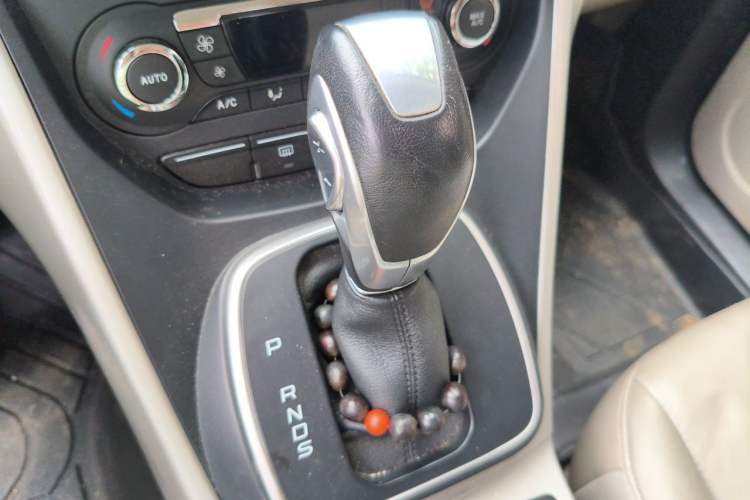 Used Ford Kuga 2013 1.6L GTDi 4x4 Elite Model Gear Lever